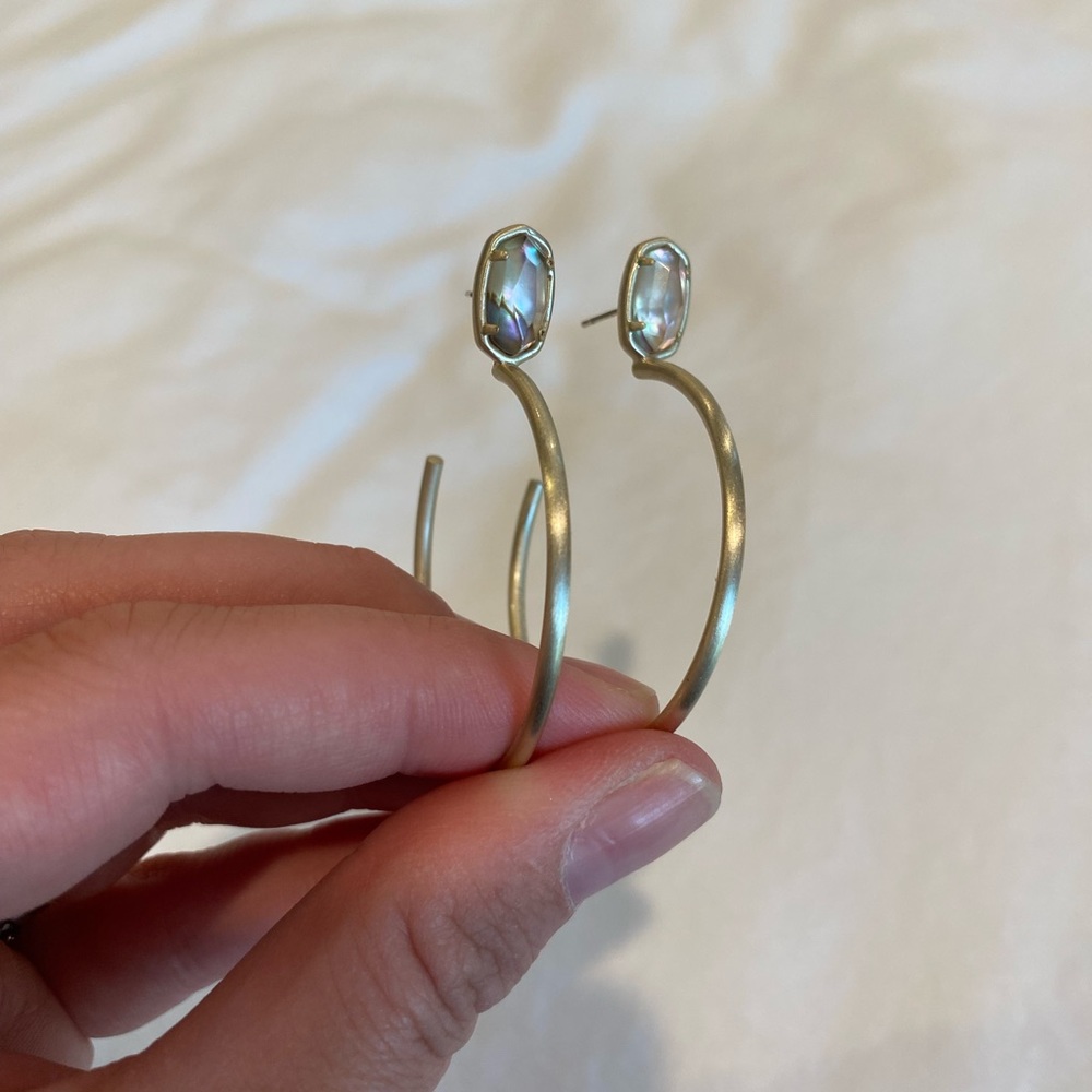Kendra Scott Small Pepper Hoop Earrings in gold with nude abalone